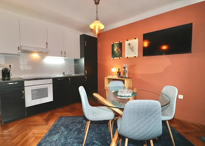 Studio City Apartment *