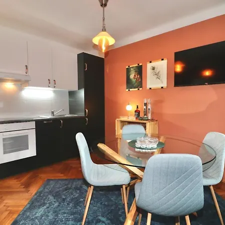 Studio City Apartman *