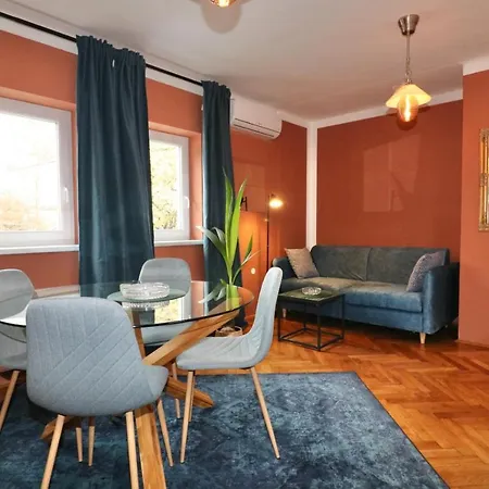 Studio City Apartman *